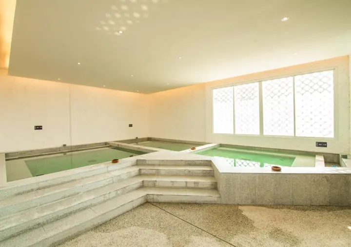 Сирача: Laemtong Service Apartment