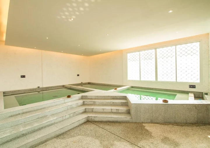 Сирача: Laemtong Service Apartment