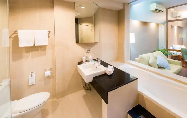 Сирача: Laemtong Service Apartment