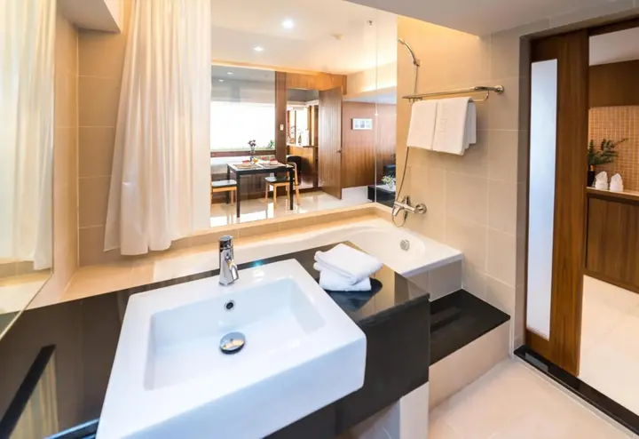 Сирача: Laemtong Service Apartment