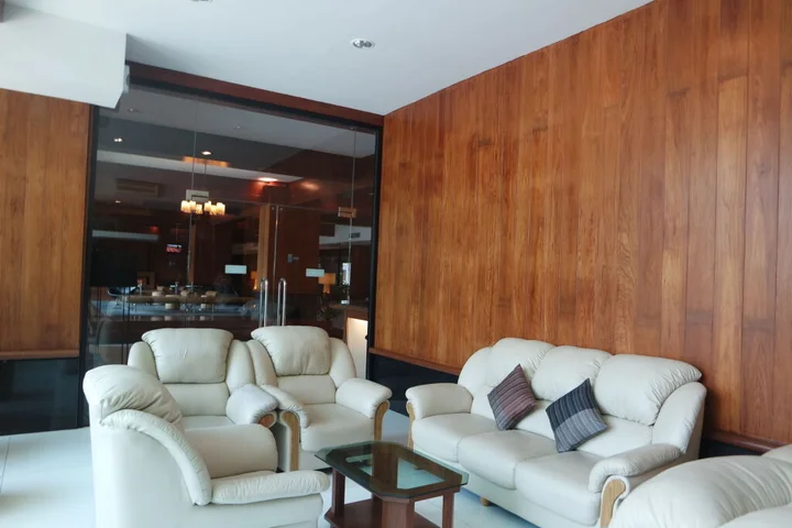 Сирача: Laemtong Service Apartment