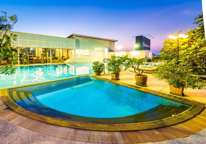 Сирача: Laemtong Service Apartment
