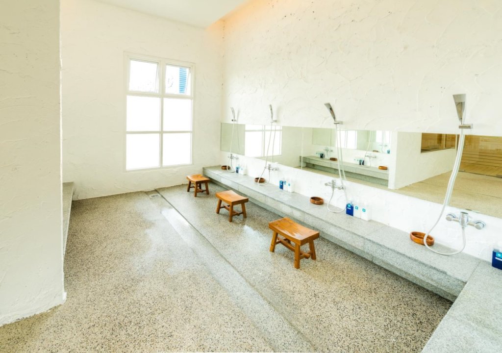 Сирача: Laemtong Service Apartment