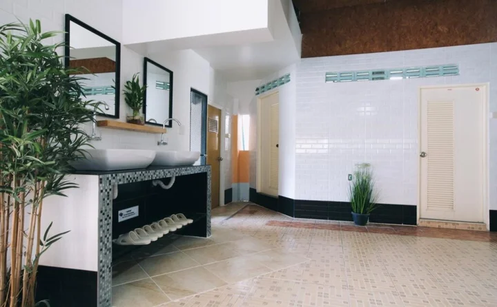 Остров Тау: Khun Ying House
