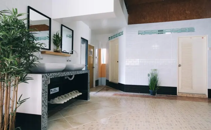 Остров Тау: Khun Ying House