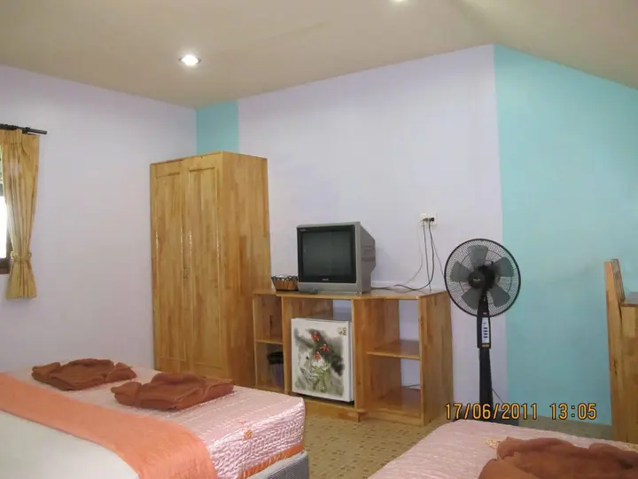 Остров Тау: Khun Ying House