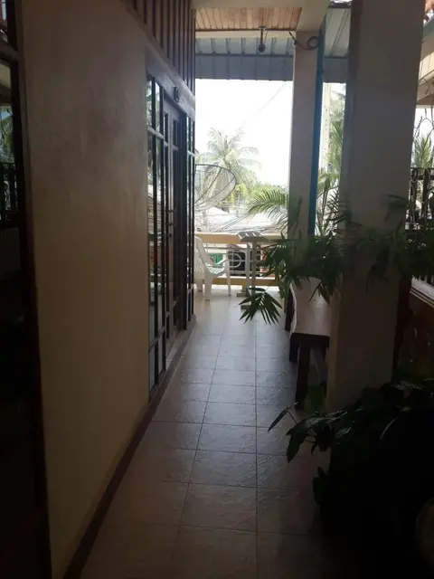 Остров Тау: Khun Ying House