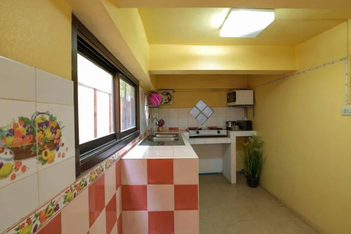 Остров Тау: Khun Ying House