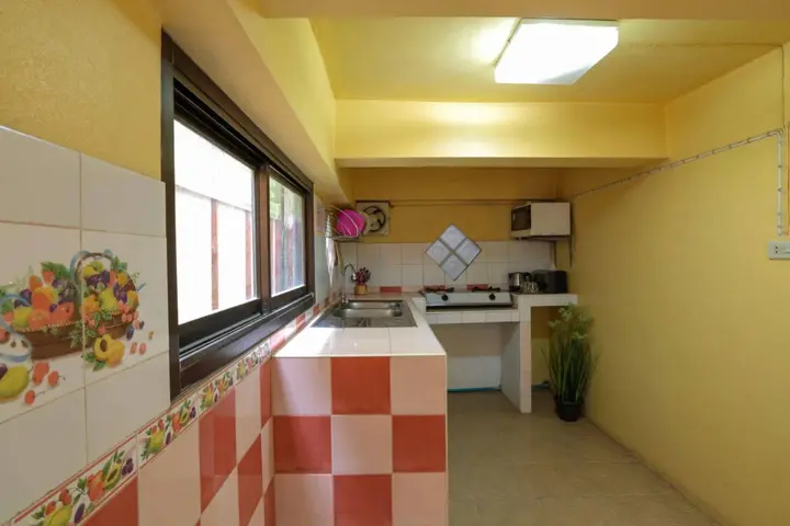 Остров Тау: Khun Ying House