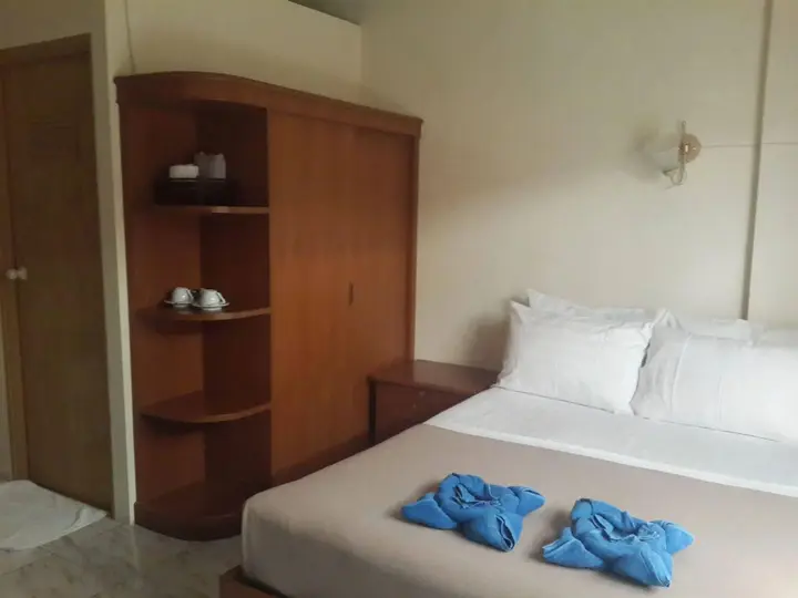 Остров Тау: Khun Ying House