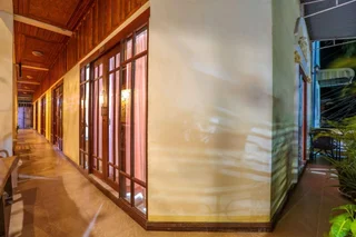 Остров Тау: Khun Ying House