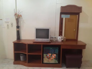 Остров Тау: Khun Ying House