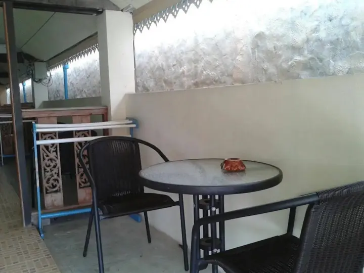 Остров Тау: Khun Ying House