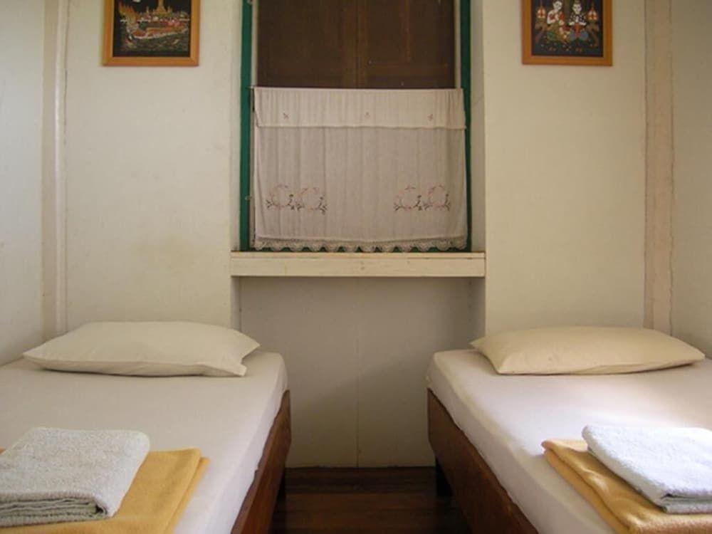 Аюттхая: Ayutthaya Place