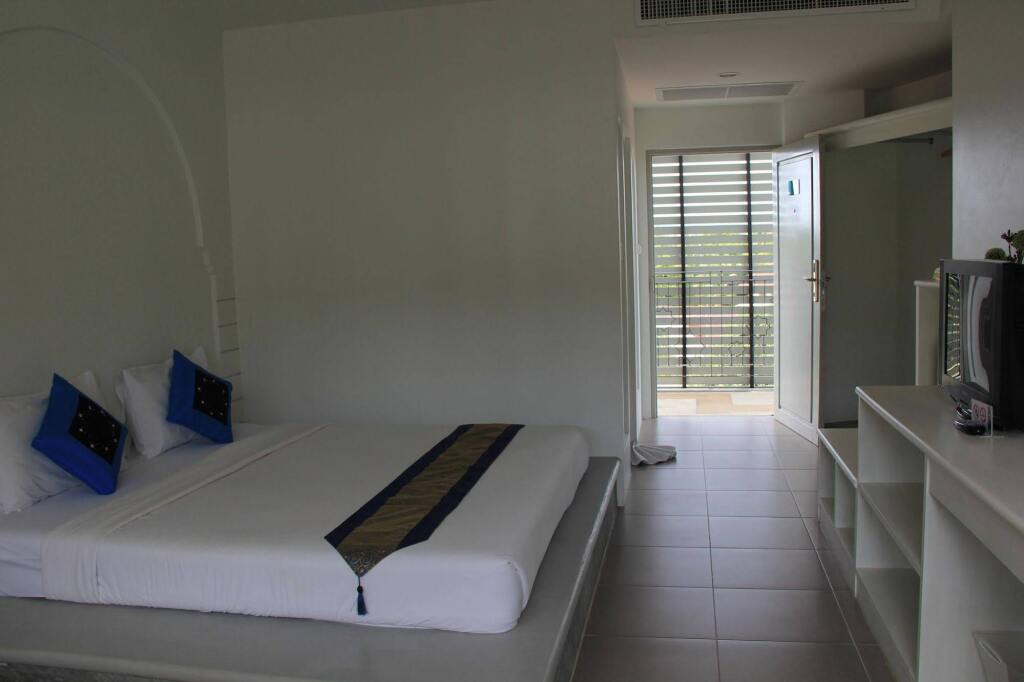 Тхаланг: Dinar Lodge