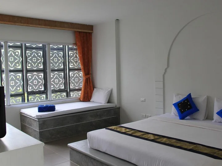 Тхаланг: Dinar Lodge