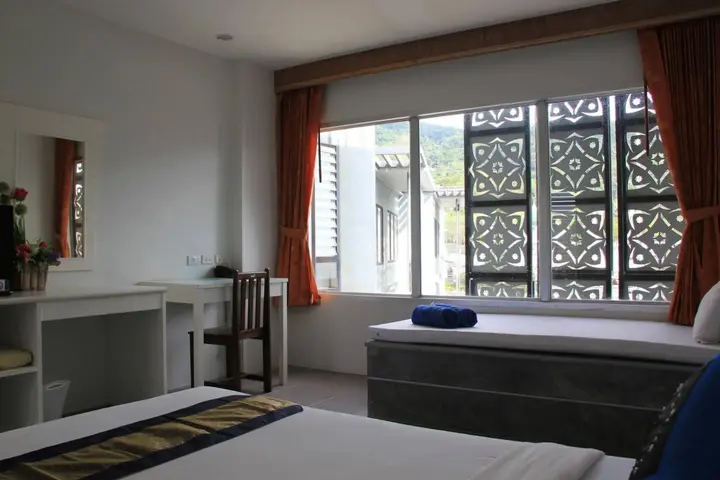 Тхаланг: Dinar Lodge