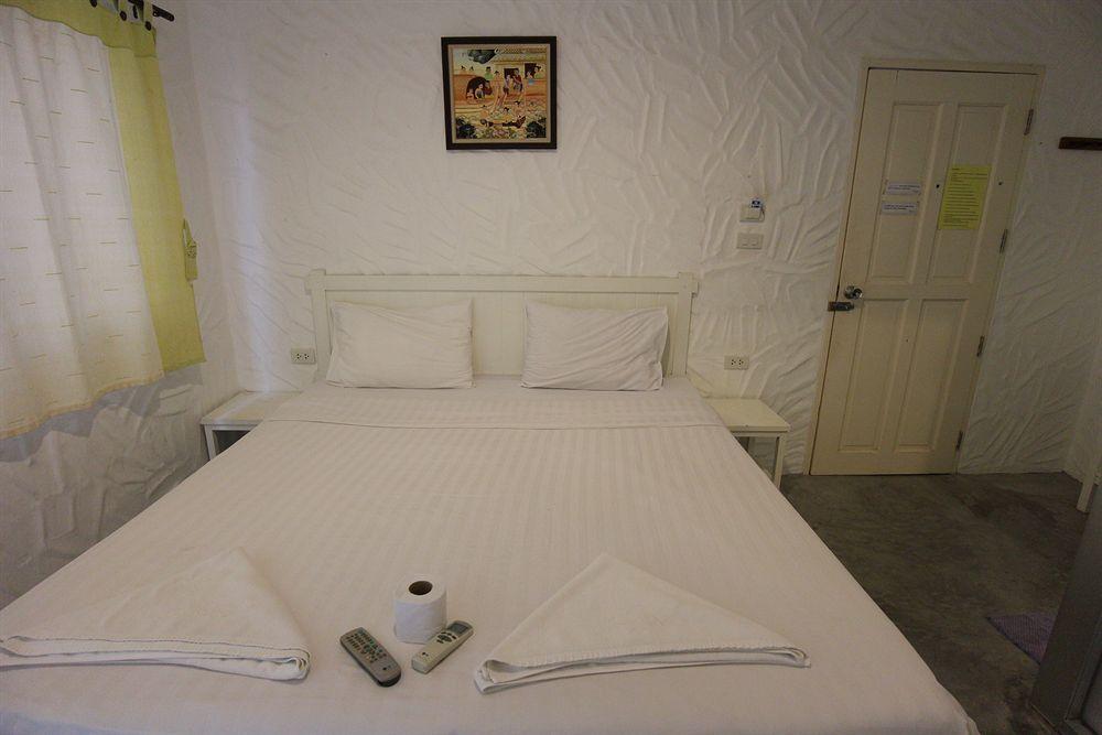 Пхи-Пхи-Дон: The White Hotel