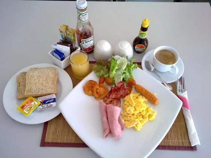 Муанг: One World One Home Naiharn Hotel