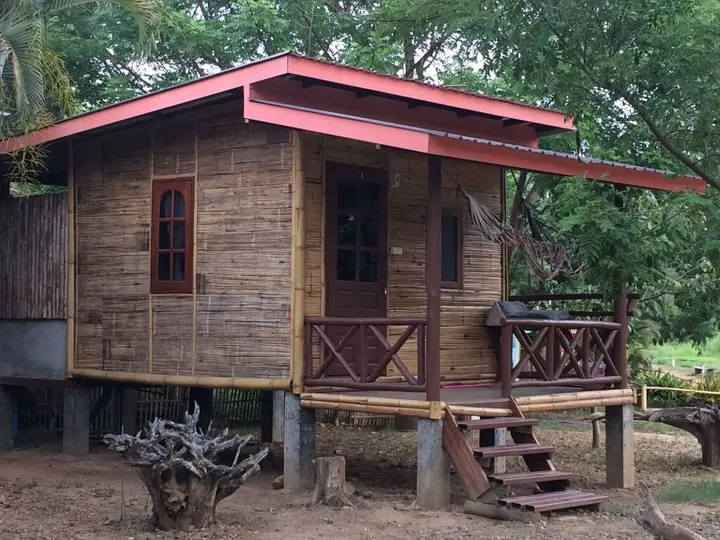 Паи: Family Huts