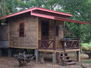 Паи: Family Huts