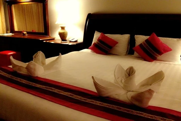 Бури Рам: Thepnakorn Hotel