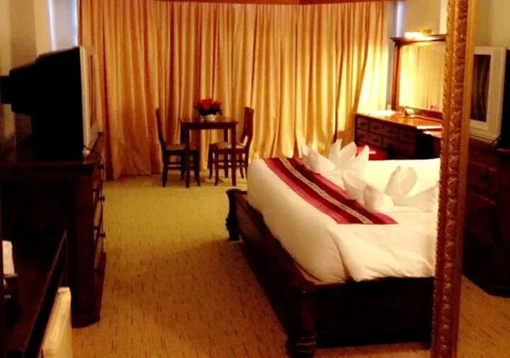 Бури Рам: Thepnakorn Hotel