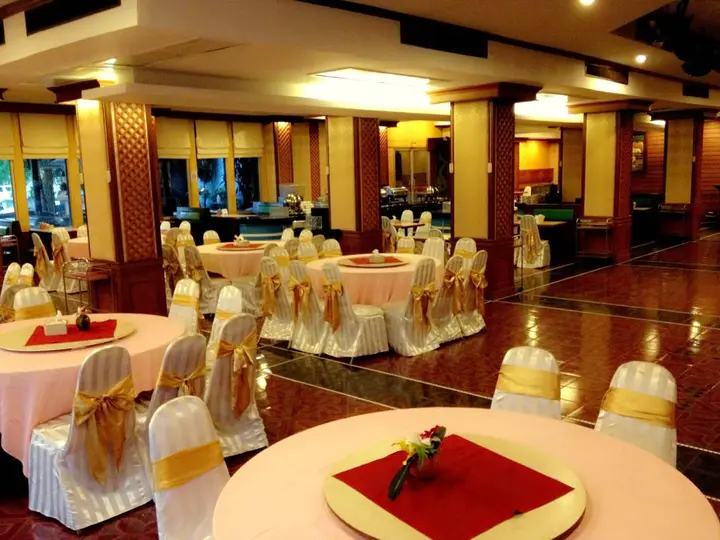 Бури Рам: Thepnakorn Hotel