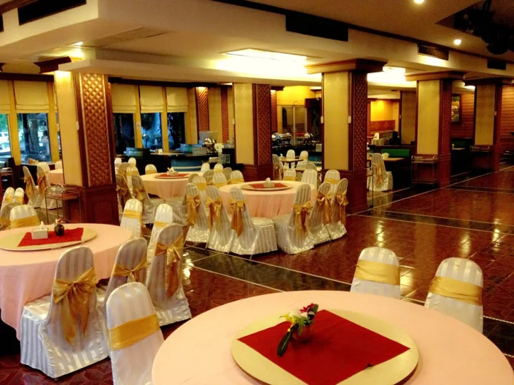 Бури Рам: Thepnakorn Hotel