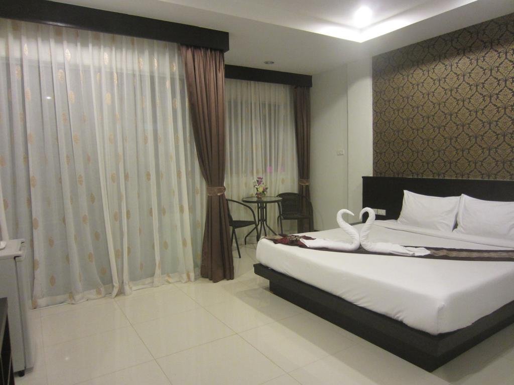 Кату: Ninas Hotel