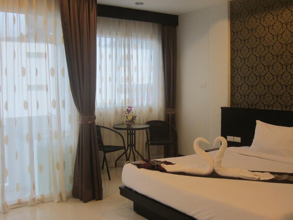 Кату: Ninas Hotel