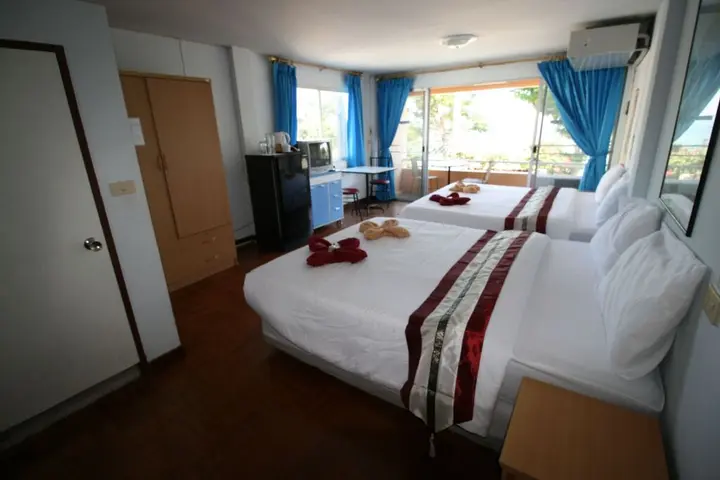 Чаам: Beachfront Hotel Cha Am