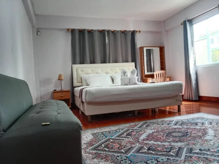 Чаам: Beachfront Hotel Cha Am