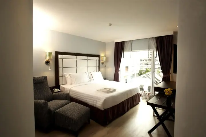 Бангкок: Отель Sukhumvit Suites