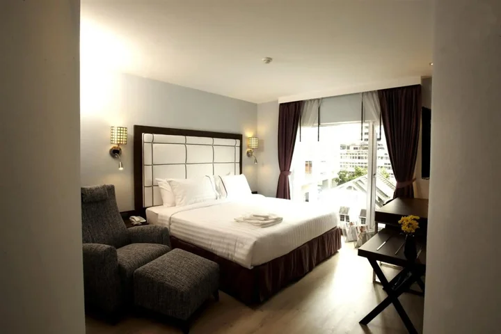 Бангкок: Отель Sukhumvit Suites