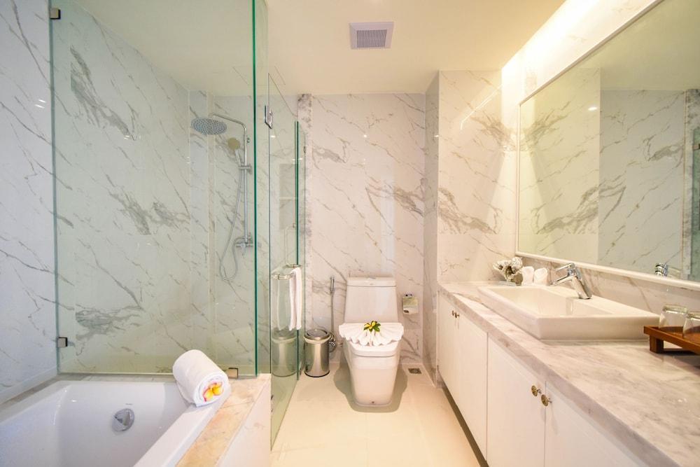 Кату: The Aristo Seaview Patong