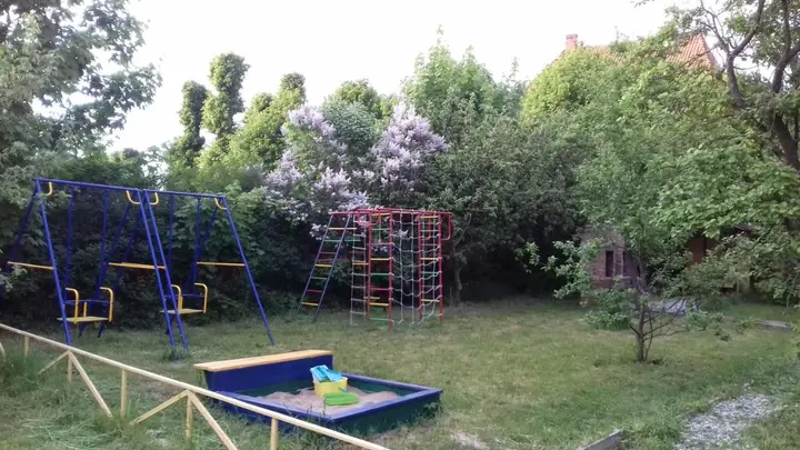 Янтарный: Меблированные комнаты У пляжа