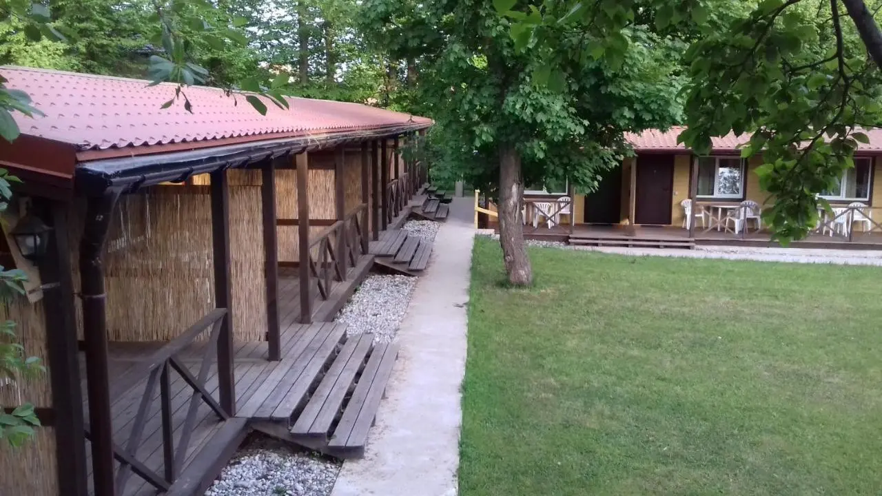 Янтарный: Меблированные комнаты У пляжа