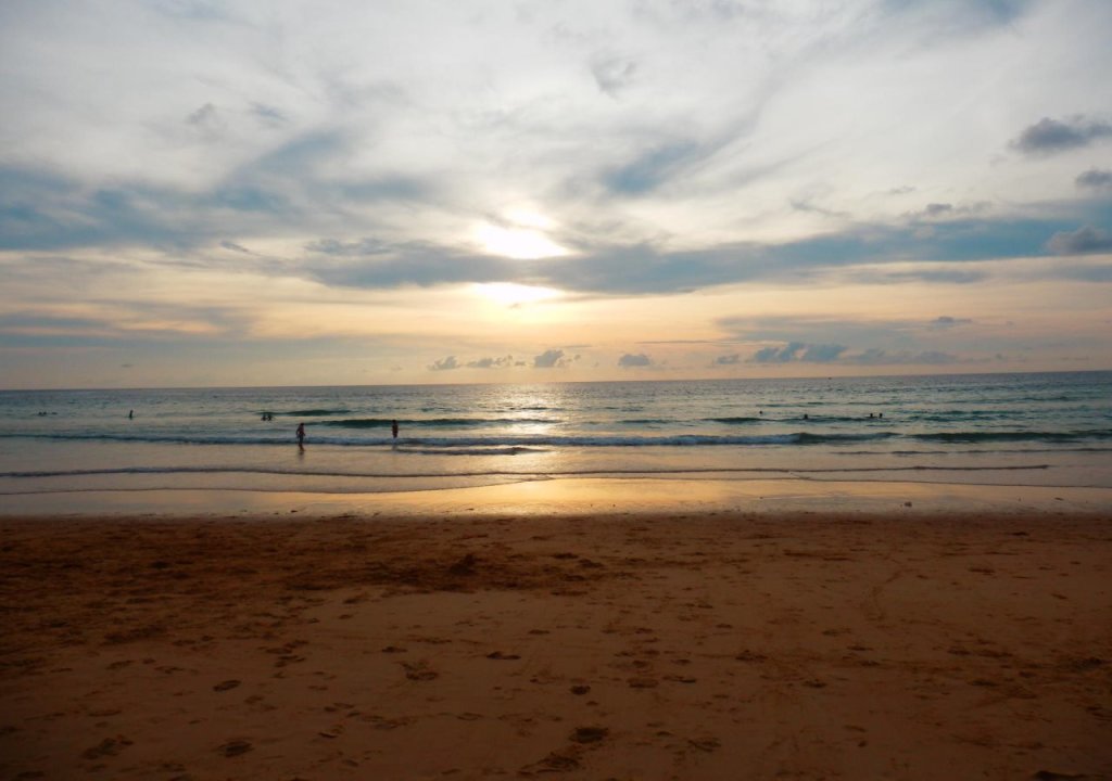 Муанг: Kata Beach Studio