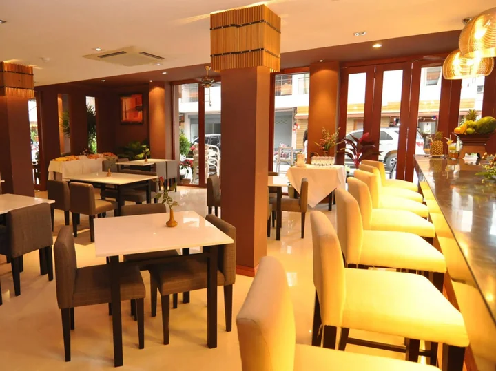 Кату: Hemingway's Hotel