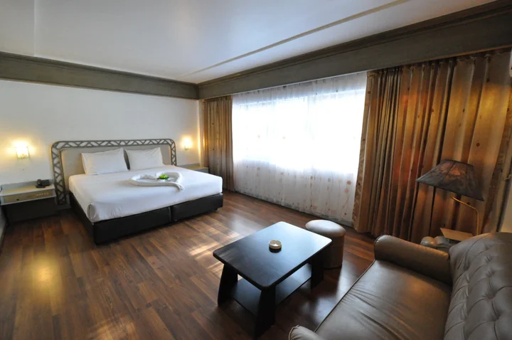 Паттайя: Basaya Beach Hotel & Resort
