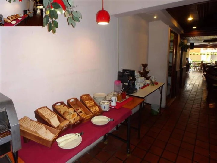 Муанг: Karon Café Inn