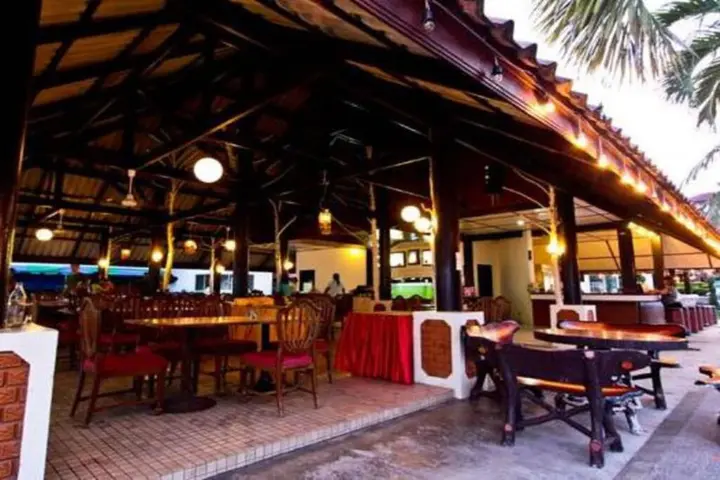 Ханом: Supar Royal Beach Hotel