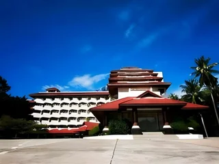 Ханом: Supar Royal Beach Hotel