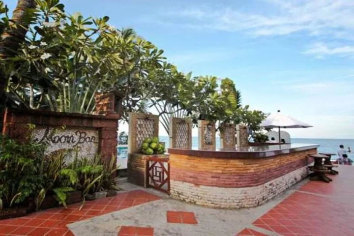 Ханом: Supar Royal Beach Hotel