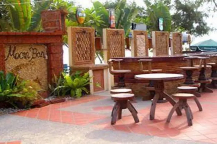 Ханом: Supar Royal Beach Hotel