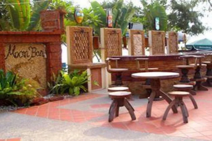 Ханом: Supar Royal Beach Hotel