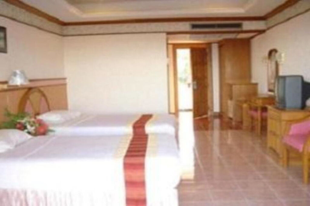 Ханом: Supar Royal Beach Hotel