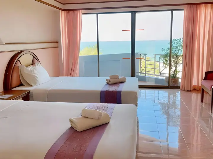 Ханом: Supar Royal Beach Hotel