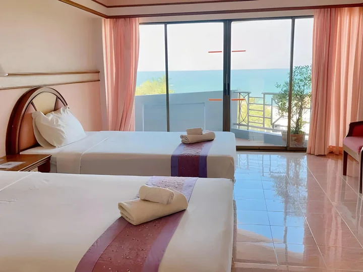 Ханом: Supar Royal Beach Hotel